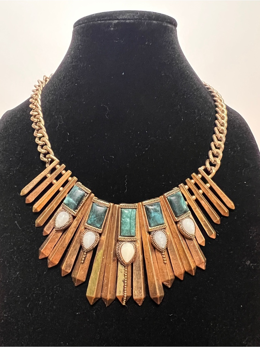 Vintage Gold-Tone Necklace gemstones - Picture 5 of 7